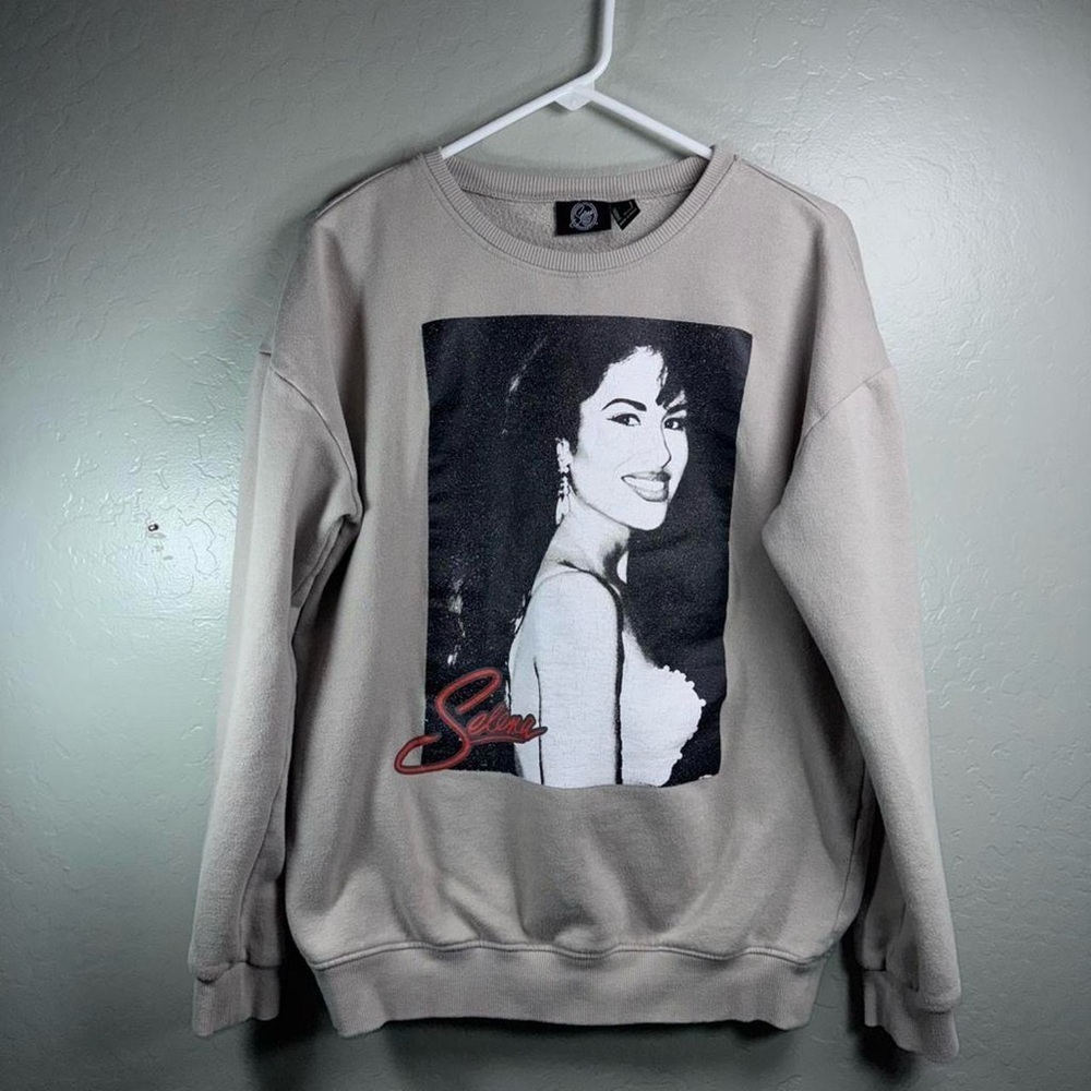 Selena Quintanilla Graphic Crewneck Sweatshirt Beige Official Merch Pullover